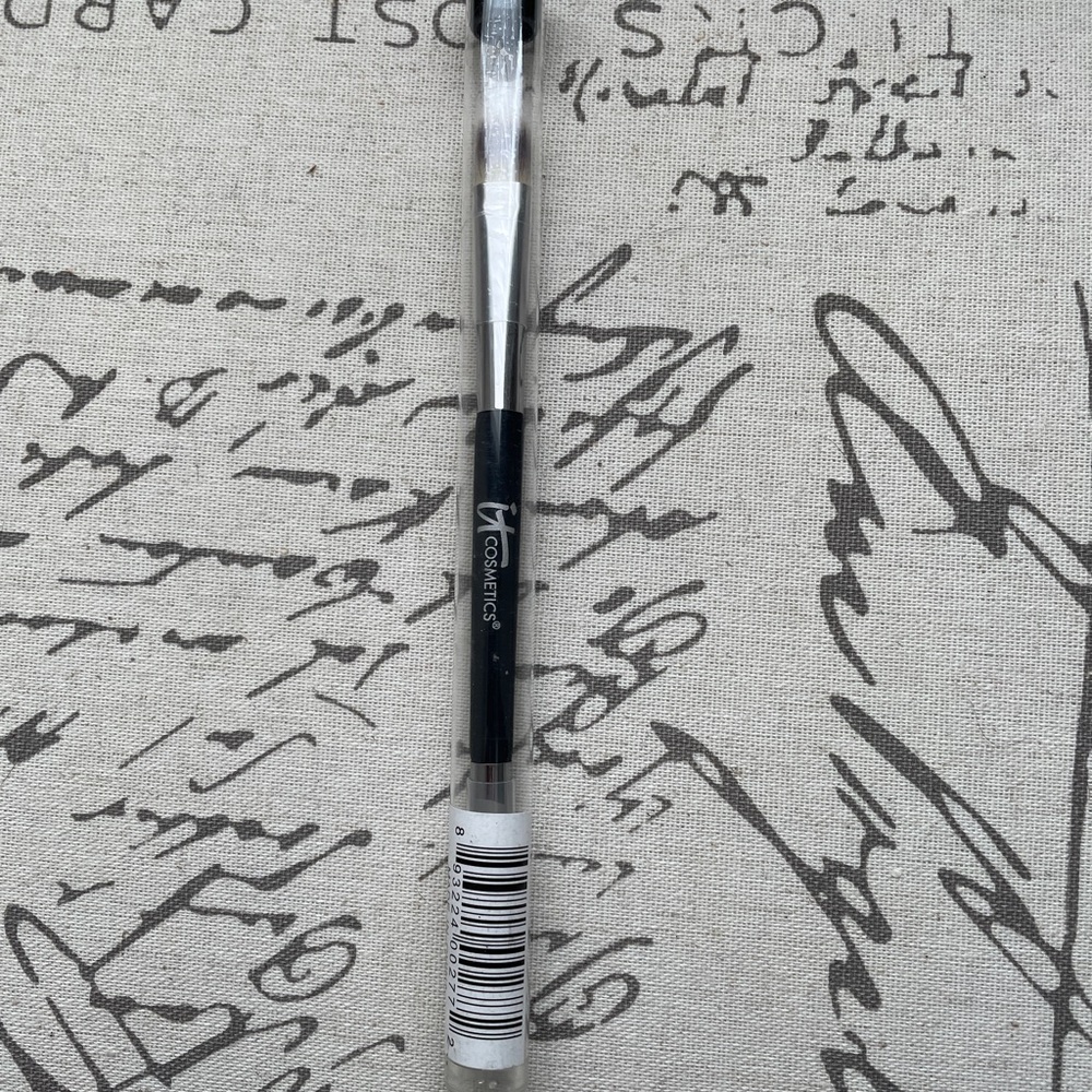 It Cosmetics Black and Silver Makeup Brush